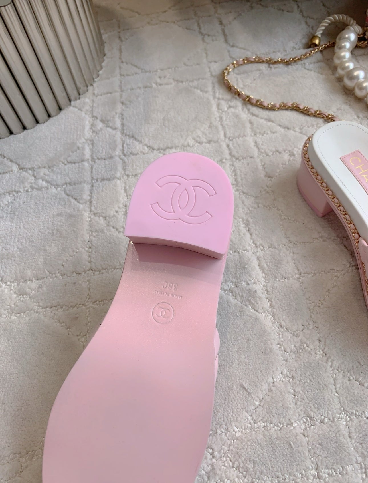 PINK PEARLIQUE SLIDES