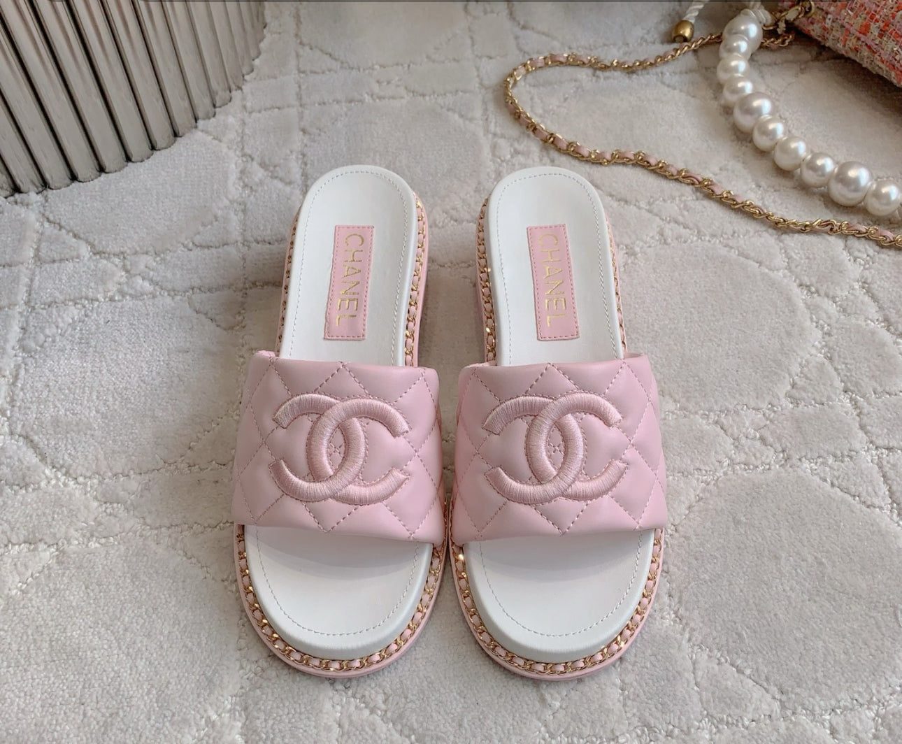 PINK PEARLIQUE SLIDES